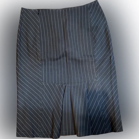 Apostrophe skirt suit - Picture 4 of 4